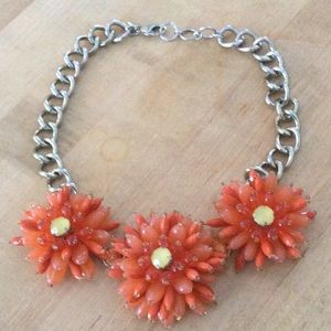 Banana Republic 3 stone flowers necklace